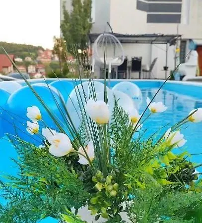 Lea * Tuzla